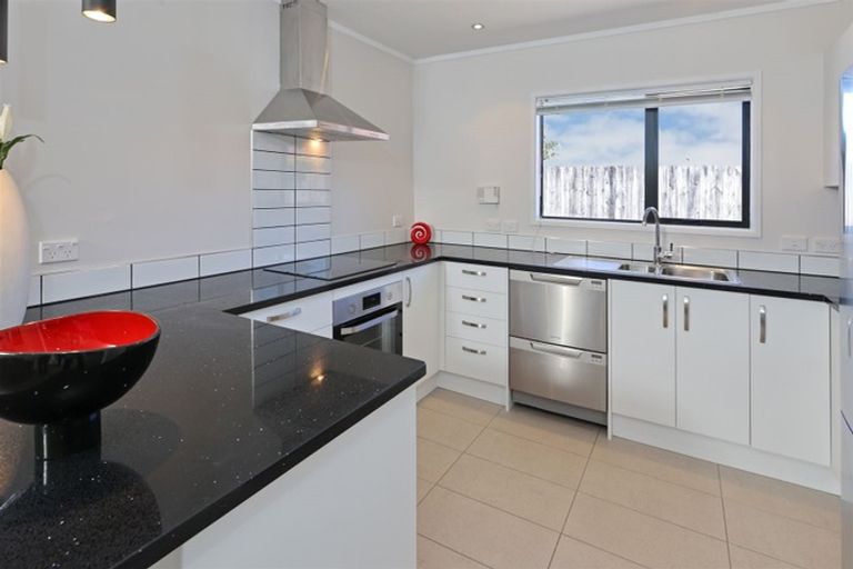 Photo of property in 14 Chesterton Terrace, Henderson, Auckland, 0612