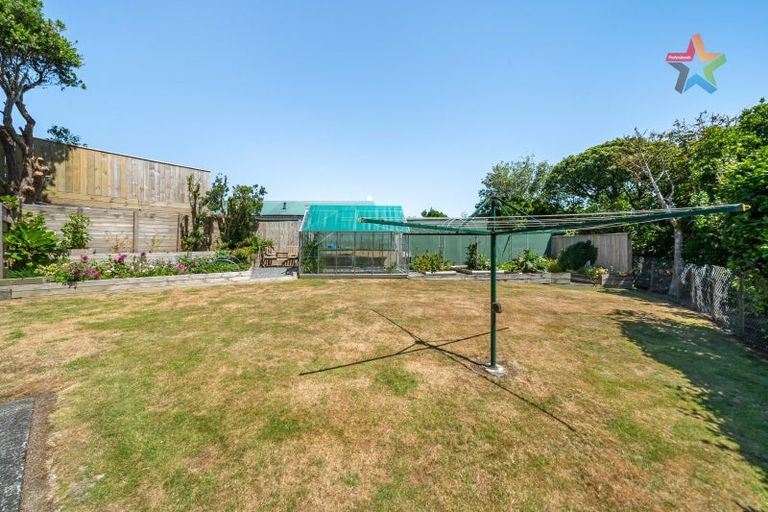 Photo of property in 14 Te Whiti Grove, Korokoro, Lower Hutt, 5012