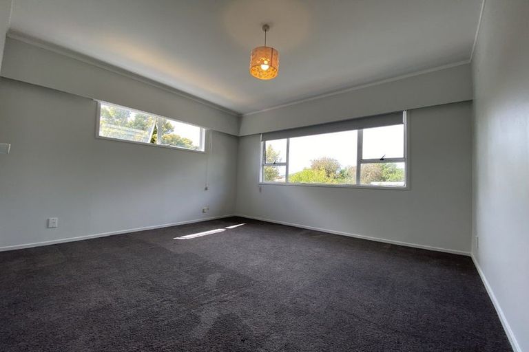 Photo of property in 24 Mirrabooka Avenue, Botany Downs, Auckland, 2010