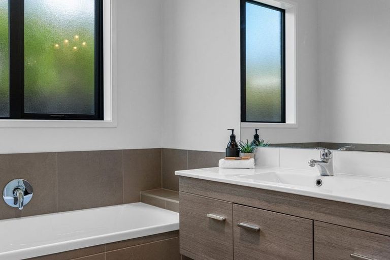 Photo of property in 82 Landing Drive, Pyes Pa, Tauranga, 3112