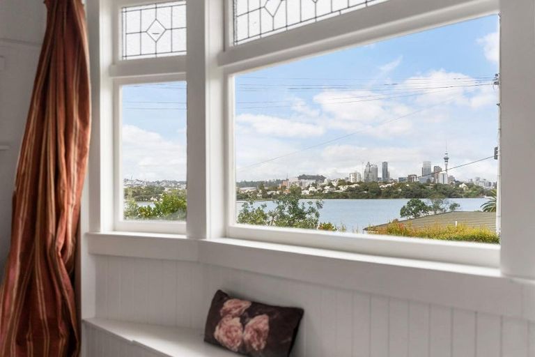 Photo of property in 12 Birkley Road, Bayswater, Auckland, 0622