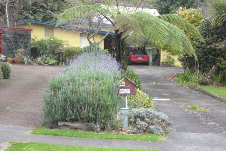 Photo of property in 5 Spencer Place, Merrilands, New Plymouth, 4312