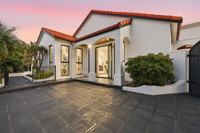 Photo of property in 15 Saint Clair Place, Papamoa Beach, Papamoa, 3118
