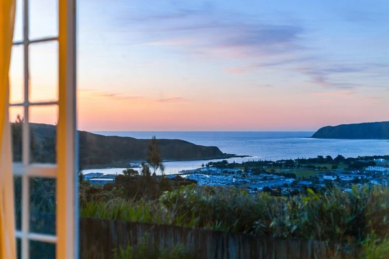 Photo of property in 45 Kahu Road, Paremata, Porirua, 5024