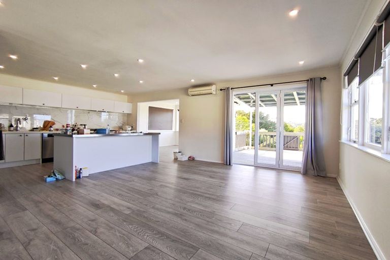 Photo of property in 20 Pupuke Road, Hillcrest, Auckland, 0627