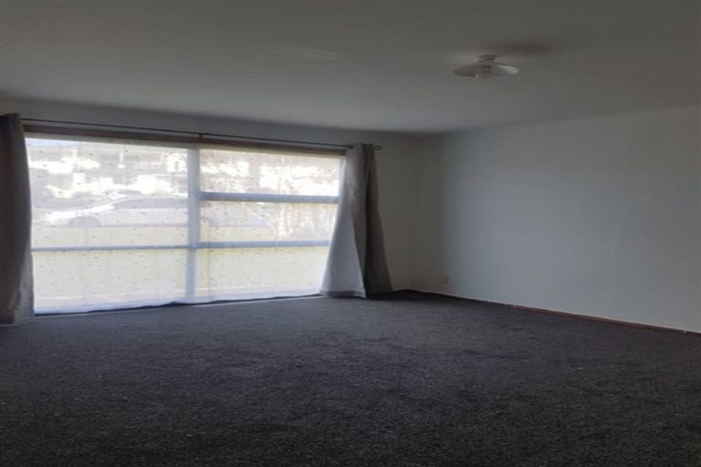 Photo of property in 11 Springside Place, New Lynn, Auckland, 0600