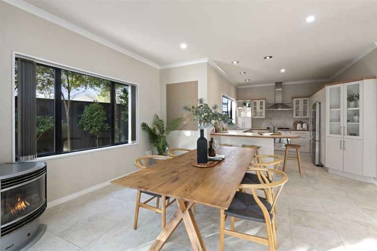 Photo of property in 7 Stoneleigh Green, Parklands, Christchurch, 8083