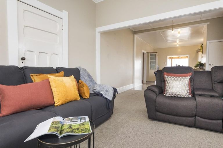 Photo of property in 28 Hair Street, Marton, 4710