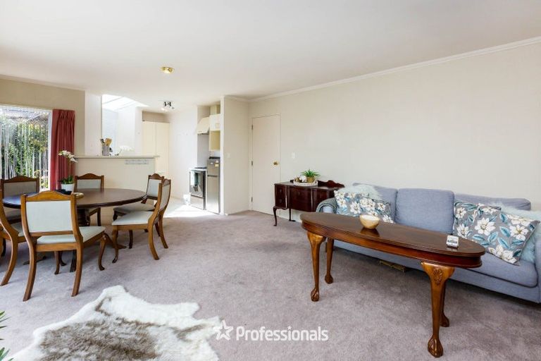 Photo of property in 1/4 Comeskey Grove, Elderslea, Upper Hutt, 5018