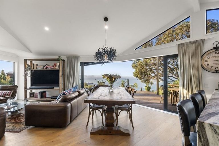 Photo of property in 86 Vipond Road, Stanmore Bay, Whangaparaoa, 0932