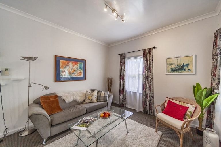 Photo of property in 8 Chaucer Road, Hospital Hill, Napier, 4110