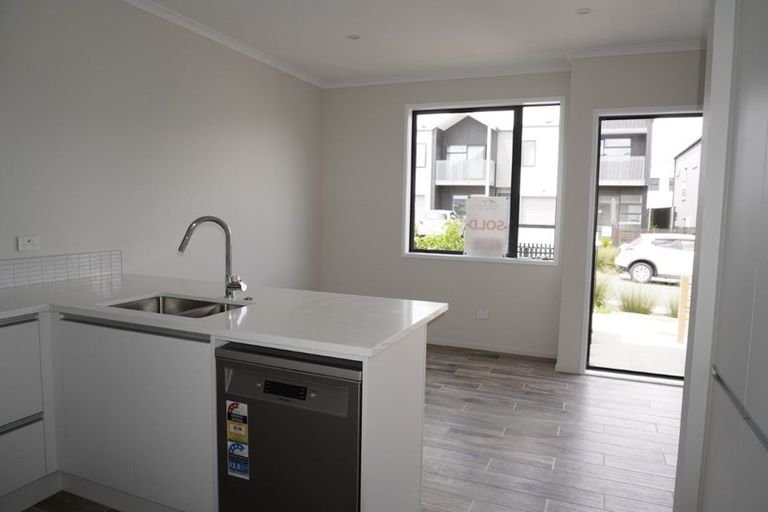 Photo of property in 16 Wai Place, Westgate, Auckland, 0614