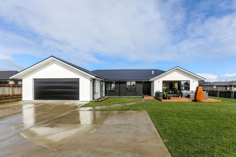 Photo of property in 1 Megaw Close, Whalers Gate, New Plymouth, 4310