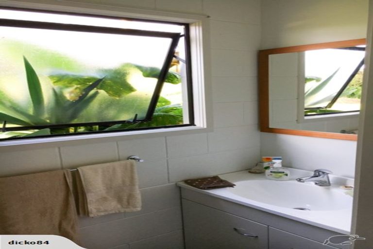 Photo of property in 33a Kauri Road, Stanmore Bay, Whangaparaoa, 0932