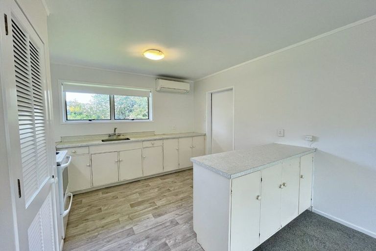 Photo of property in 2/11 Tallington Crescent, Torbay, Auckland, 0630