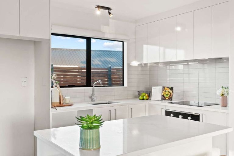 Photo of property in 91 Templeton Place, Clendon Park, Auckland, 2103