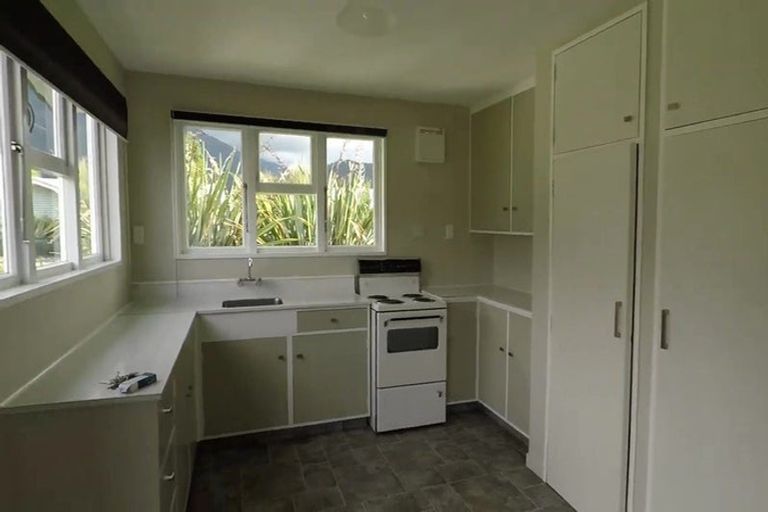 Photo of property in 7 Roberts Street, Whataroa, 7886