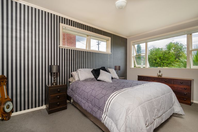 Photo of property in 11 Divich Avenue, Te Atatu South, Auckland, 0610