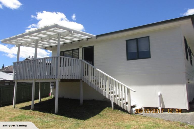 Photo of property in 6b Millbrook Road, Henderson, Auckland, 0612