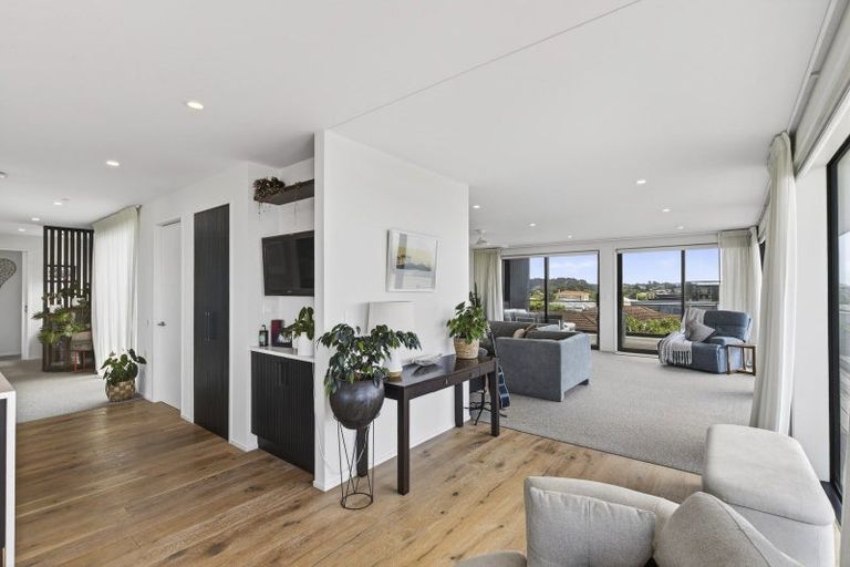 Photo of property in 8 Kowhai Street, Strandon, New Plymouth, 4312