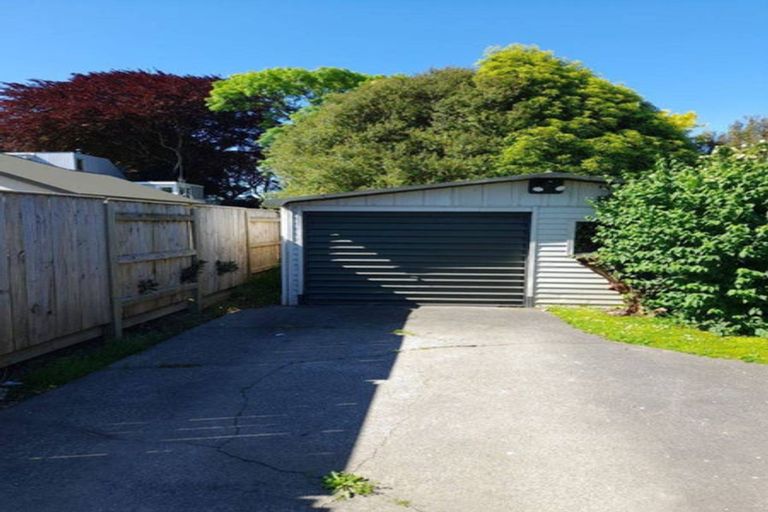 Photo of property in 22 Pahiatua Street, Hokowhitu, Palmerston North, 4410