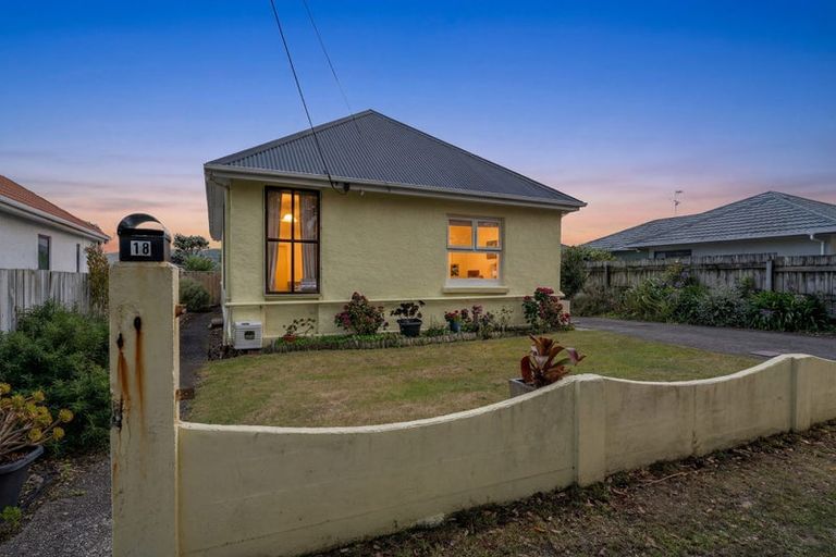 Photo of property in 18 Monorgan Road, Strathmore Park, Wellington, 6022