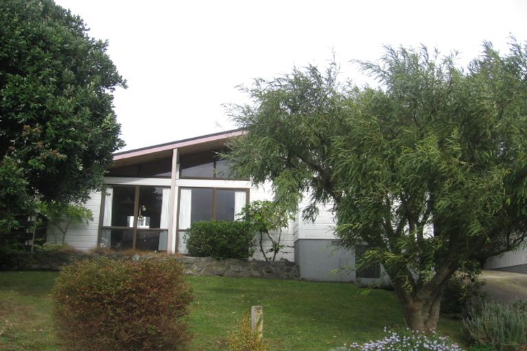 Photo of property in 32 Hicks Close, Whitby, Porirua, 5024