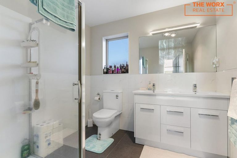 Photo of property in 11 Regis Park Drive, Pukekohe, 2120