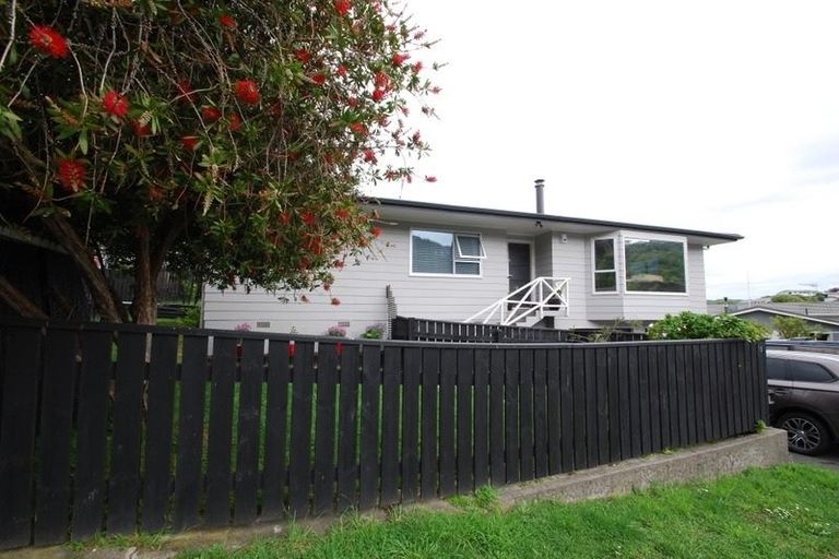 Photo of property in 18 Yarrow Place, Papakowhai, Porirua, 5024