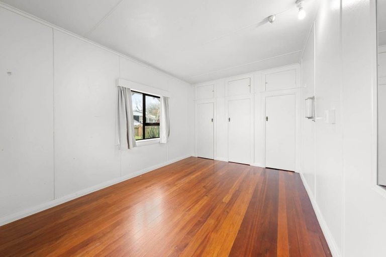 Photo of property in 9 The Esplanade, Eastern Beach, Auckland, 2012