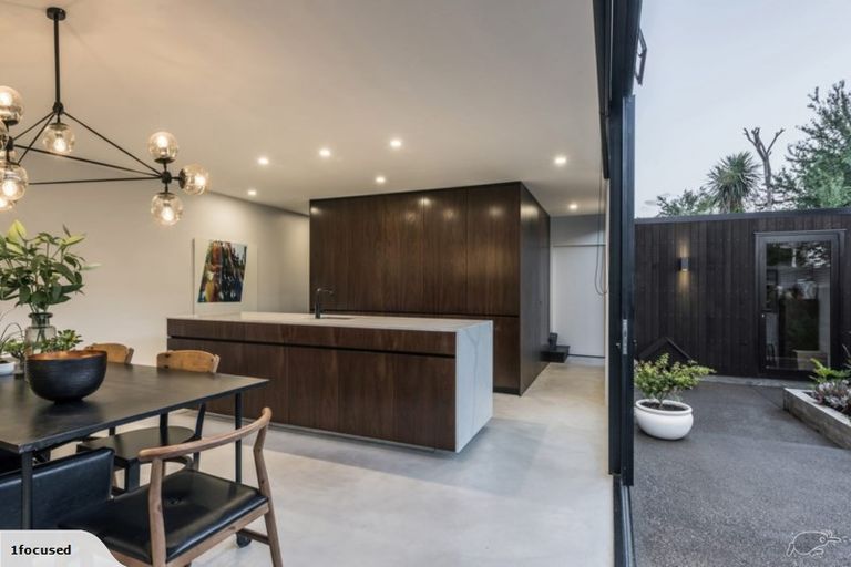 Photo of property in 12 Edgeware Road, St Albans, Christchurch, 8014