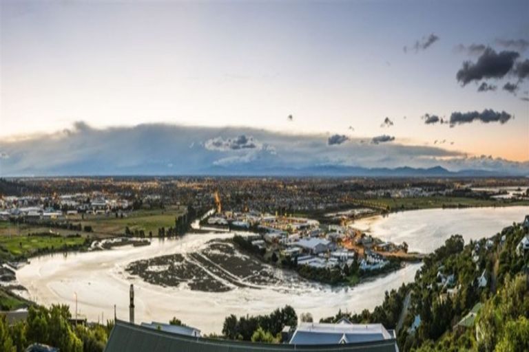 Photo of property in 126 Cannon Hill Crescent, Mount Pleasant, Christchurch, 8081