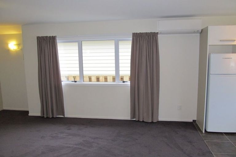 Photo of property in 6 Melville Street, Tawa, Wellington, 5028