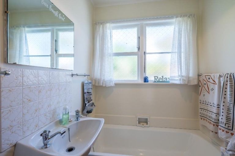 Photo of property in 3 Sunny Glen, Waikanae, 5036