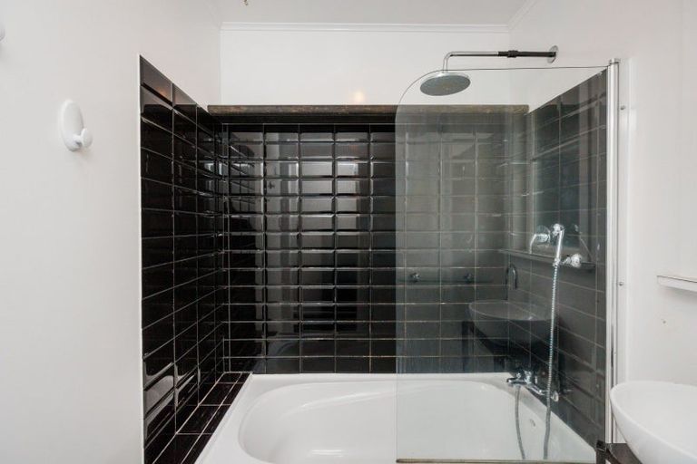 Photo of property in 11 Kettle Avenue, Awapuni, Palmerston North, 4412