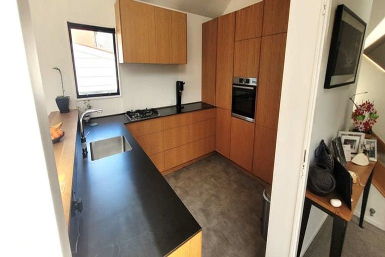 Photo of property in 287 Karaka Bay Road, Karaka Bays, Wellington, 6022