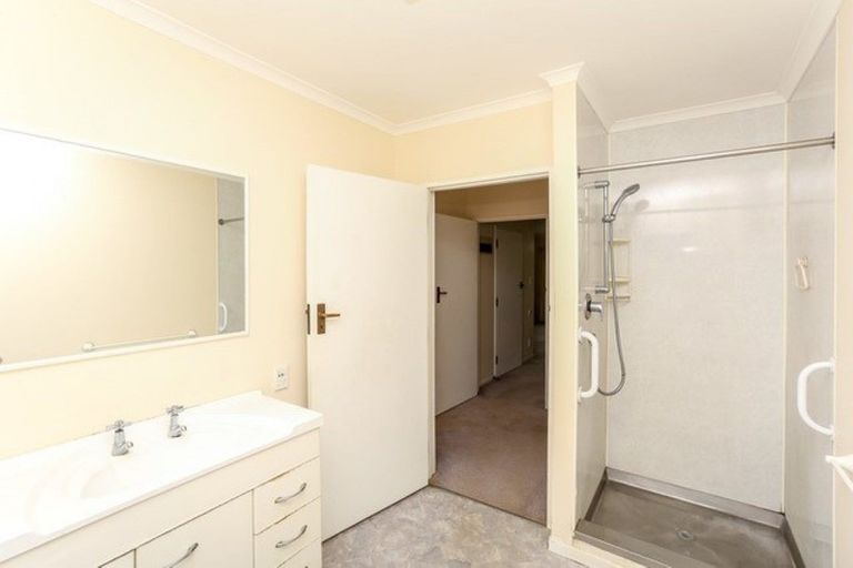 Photo of property in 24 Pendarves Street, New Plymouth, 4310
