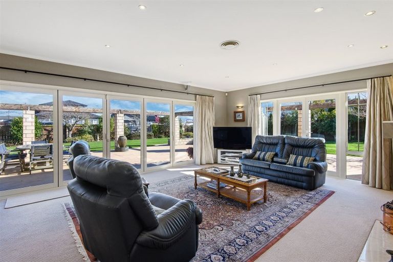 Photo of property in 208 Cavendish Road, Casebrook, Christchurch, 8051