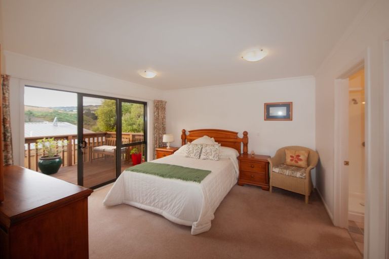 Photo of property in 16 Wantwood Grove, Churton Park, Wellington, 6037