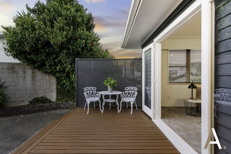 Photo of property in 80 La Trobe Street, Pakuranga Heights, Auckland, 2010