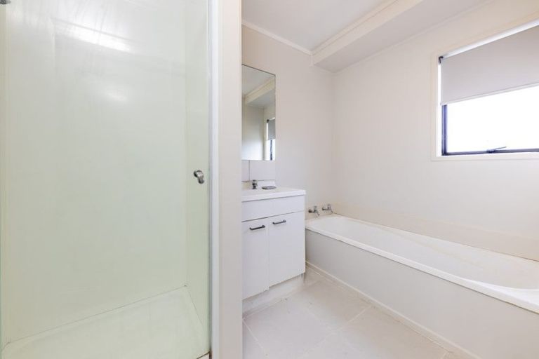 Photo of property in 71 Etherton Drive, Weymouth, Auckland, 2103
