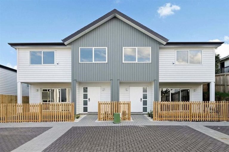 Photo of property in 1/4118b Great North Road, Glen Eden, Auckland, 0602