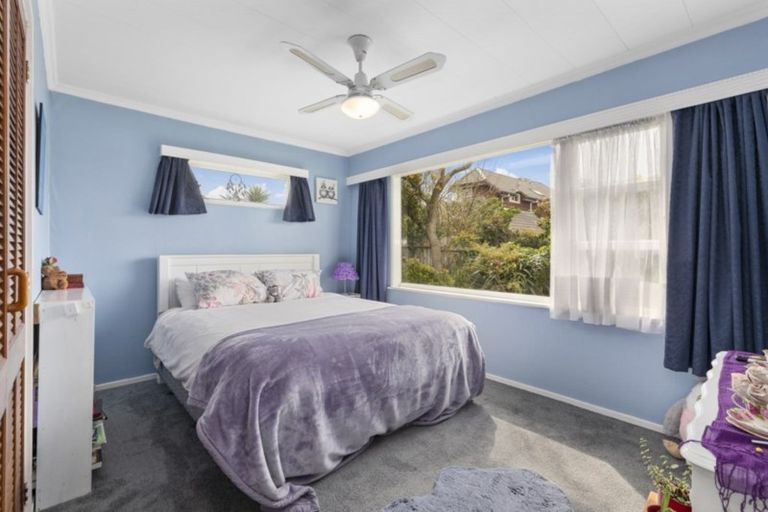 Photo of property in 13 Whites Line West, Woburn, Lower Hutt, 5010