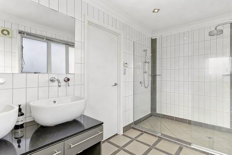 Photo of property in 168 Kittiwake Drive, Schnapper Rock, Auckland, 0632