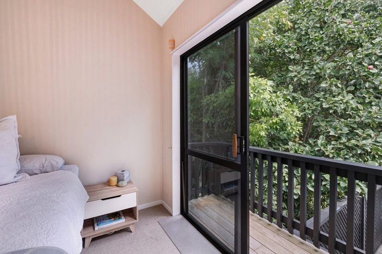 Photo of property in 7 Emery Grove, Bayview, Auckland, 0629