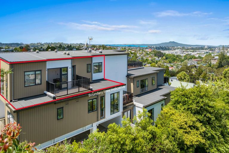 Photo of property in 402/553c Glenfield Road, Glenfield, Auckland, 0629