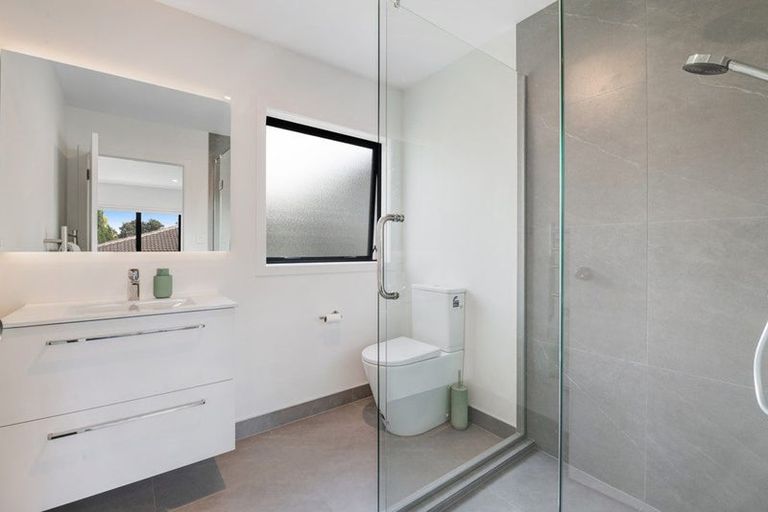 Photo of property in 3a Gladys Avenue, Glenfield, Auckland, 0629