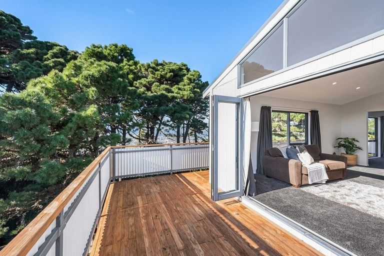 Photo of property in 175 Tirohanga Road, Tirohanga, Lower Hutt, 5010