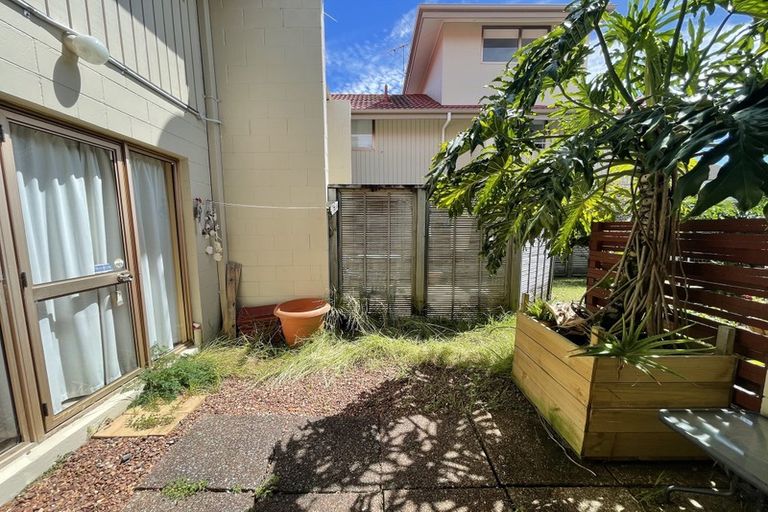 Photo of property in 7/3 Glen Road, Browns Bay, Auckland, 0630