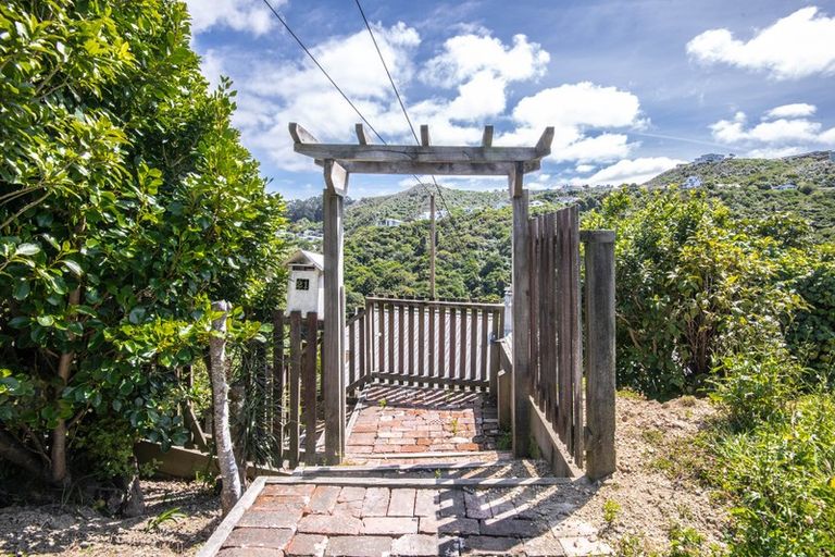 Photo of property in 21 Montgomery Avenue, Karori, Wellington, 6012